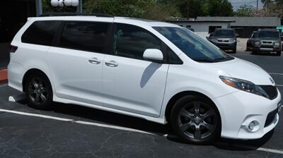 2017 Toyota Sienna SE Premium 8-Passeng - Photo 4 - Lakeland, FL 33801