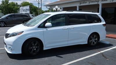 2017 Toyota Sienna SE Premium 8-Passeng - Photo 12 - Lakeland, FL 33801