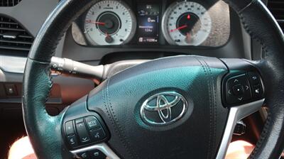 2017 Toyota Sienna SE Premium 8-Passeng - Photo 17 - Lakeland, FL 33801