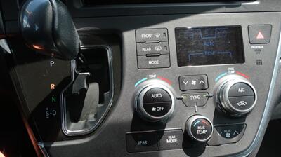 2017 Toyota Sienna SE Premium 8-Passeng - Photo 21 - Lakeland, FL 33801