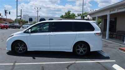 2017 Toyota Sienna SE Premium 8-Passeng - Photo 11 - Lakeland, FL 33801