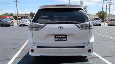2017 Toyota Sienna SE Premium 8-Passeng - Photo 8 - Lakeland, FL 33801