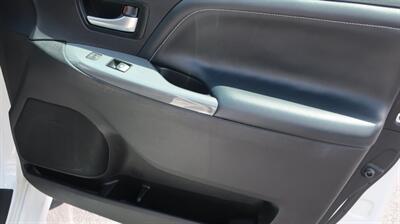 2017 Toyota Sienna SE Premium 8-Passeng - Photo 27 - Lakeland, FL 33801