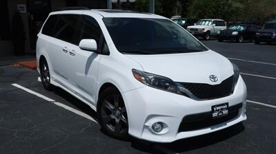 2017 Toyota Sienna SE Premium 8-Passeng - Photo 3 - Lakeland, FL 33801