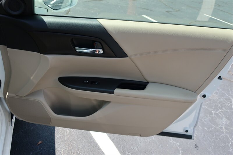2013 Honda Accord EX photo 23