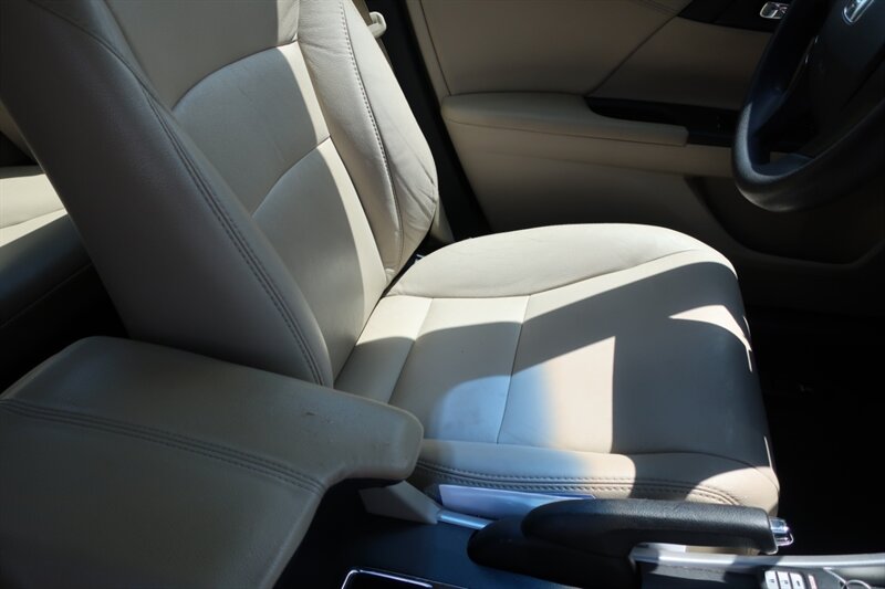 2013 Honda Accord EX photo 25