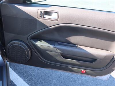2006 Ford Mustang V6 Premium   - Photo 22 - Lakeland, FL 33801