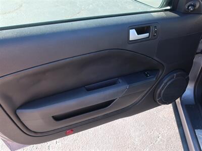 2006 Ford Mustang V6 Premium   - Photo 11 - Lakeland, FL 33801