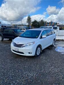 2017 Toyota Sienna XLE 7-Passenger   - Photo 2 - Ukiah, CA 95482