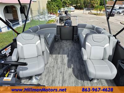 2023 CREST DLX 220 SLC   - Photo 10 - Winter Haven, FL 33881