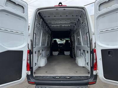 2022 Mercedes-Benz Sprinter 2500  144 High Roof Cargo - Photo 19 - Los Angeles, CA 90019