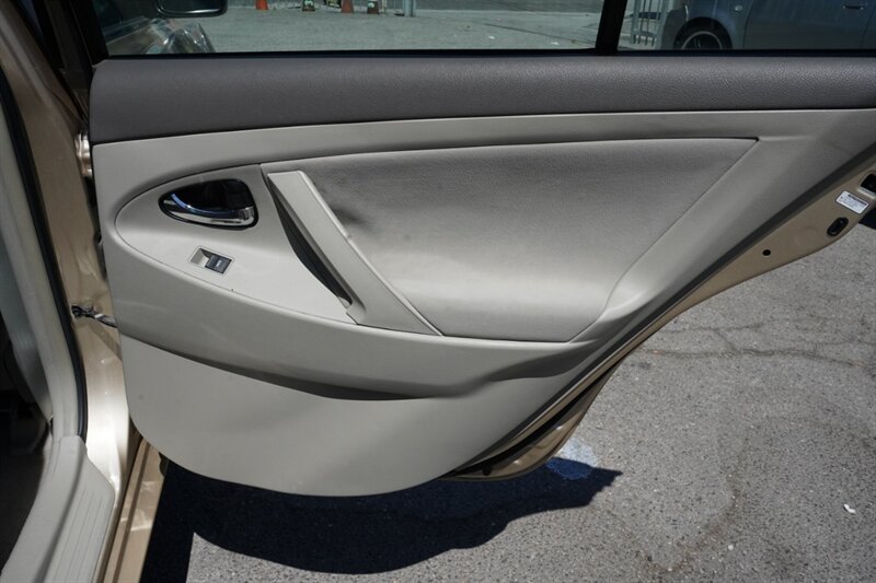 2010 Toyota Camry LE - Photo 32 - Los Angeles, CA 90019
