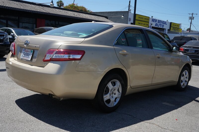 2010 Toyota Camry LE - Photo 4 - Los Angeles, CA 90019