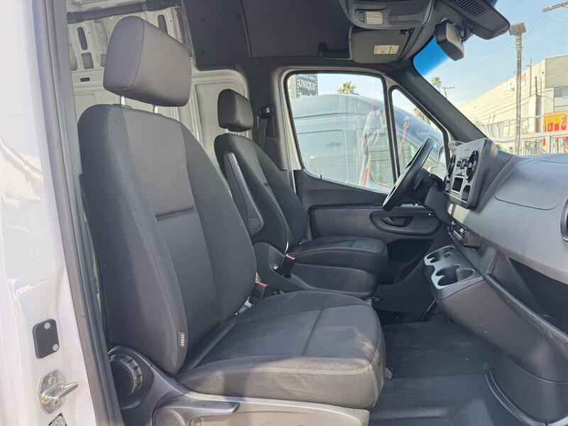 2022 Mercedes-Benz Sprinter 2500 High Roof 170 " Extended Cargo Van - Photo 18 - Los Angeles, CA 90019
