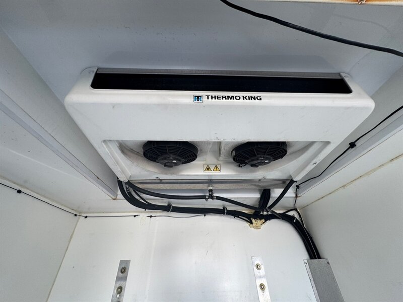 2022 Ford Transit 350 REFRIGERATED - Photo 10 - Los Angeles, CA 90019