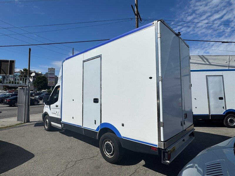 2022 Ford Transit 350 REFRIGERATED - Photo 8 - Los Angeles, CA 90019