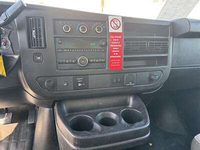 2020 Chevrolet Express 3500 Cutaway 12 Foot Box Van With Hydraulic Lift Gate - Photo 21 - Los Angeles, CA 90019