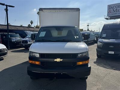 2020 Chevrolet Express 3500 Cutaway 12 Foot Box Van With Hydraulic Lift Gate - Photo 2 - Los Angeles, CA 90019