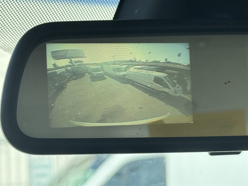 2020 Chevrolet Express 3500 Cutaway 12 Foot Box Van With Hydraulic Lift Gate - Photo 20 - Los Angeles, CA 90019