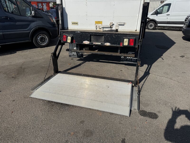 2020 Chevrolet Express 3500 Cutaway 12 Foot Box Van With Hydraulic Lift Gate - Photo 7 - Los Angeles, CA 90019