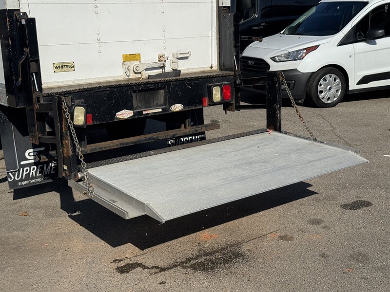 2020 Chevrolet Express 3500 Cutaway 12 Foot Box Van With Hydraulic Lift Gate - Photo 8 - Los Angeles, CA 90019