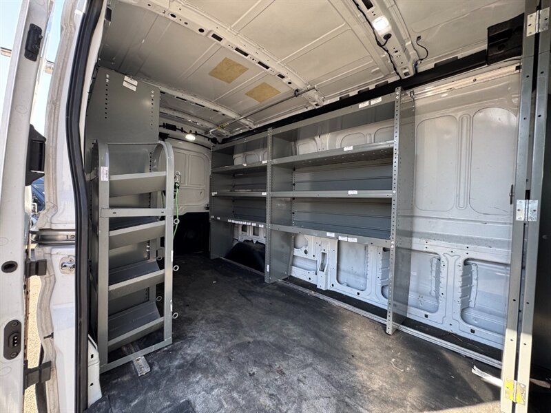 2022 Ford Transit 250 Medium Roof 148 "WB - Photo 20 - Los Angeles, CA 90019