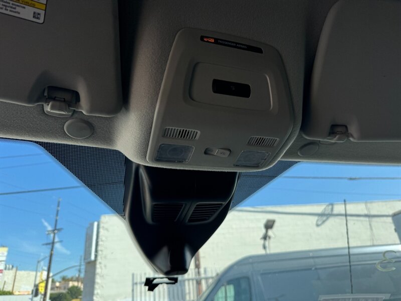 2022 Ford Transit 250 Medium Roof 148 "WB - Photo 14 - Los Angeles, CA 90019