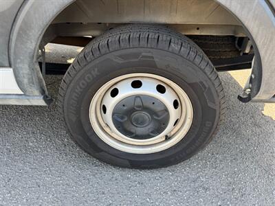 2022 Ford Transit 250 Medium Roof 148 "WB - Photo 16 - Los Angeles, CA 90019