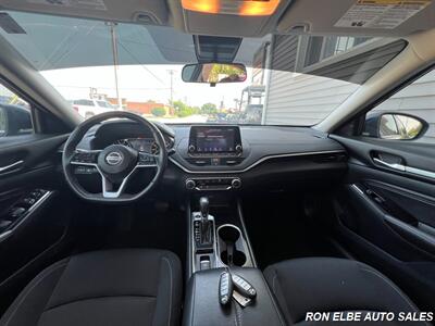 2022 Nissan Altima 2.5 SV   - Photo 12 - Macomb, IL 61455