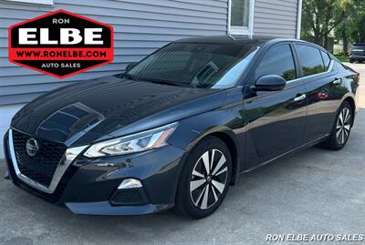 2022 Nissan Altima 2.5 SV   - Photo 1 - Macomb, IL 61455