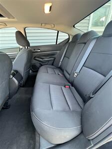 2022 Nissan Altima 2.5 SV   - Photo 11 - Macomb, IL 61455