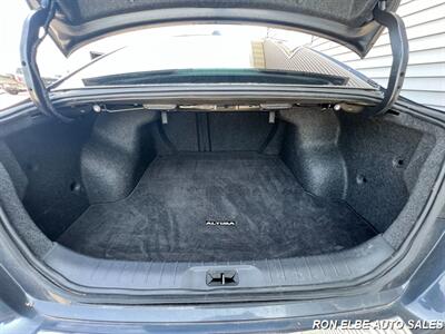 2022 Nissan Altima 2.5 SV   - Photo 17 - Macomb, IL 61455