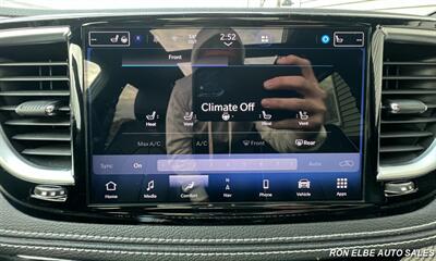 2025 Chrysler Pacifica Limited   - Photo 24 - Macomb, IL 61455