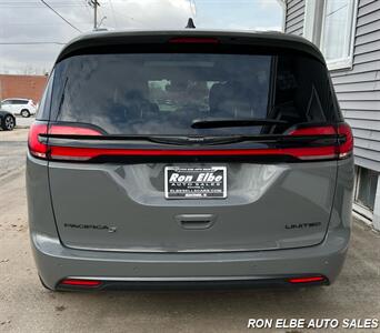 2025 Chrysler Pacifica Limited   - Photo 9 - Macomb, IL 61455