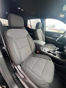 2023 Chevrolet Traverse LT Cloth - Photo 11 - Macomb, IL 61455