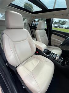 2015 Chrysler 300 Limited - Photo 11 - Macomb, IL 61455