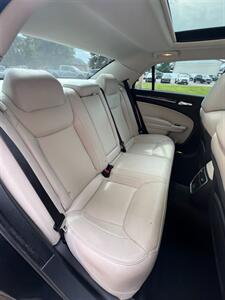 2015 Chrysler 300 Limited - Photo 12 - Macomb, IL 61455
