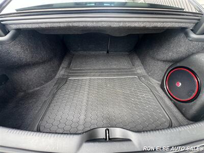 2015 Chrysler 300 Limited - Photo 19 - Macomb, IL 61455