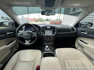2015 Chrysler 300 Limited - Photo 14 - Macomb, IL 61455