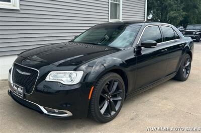 2015 Chrysler 300 Limited - Photo 2 - Macomb, IL 61455