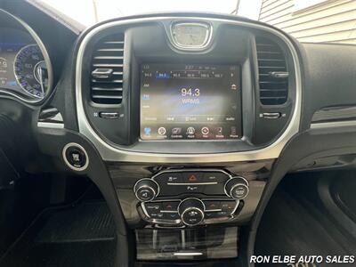 2015 Chrysler 300 Limited - Photo 17 - Macomb, IL 61455