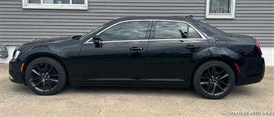 2015 Chrysler 300 Limited - Photo 3 - Macomb, IL 61455