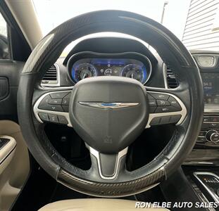 2015 Chrysler 300 Limited - Photo 15 - Macomb, IL 61455