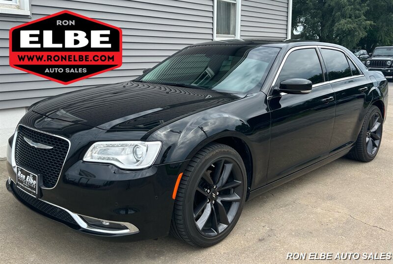 2015 Chrysler 300 Limited   - Photo 1 - Macomb, IL 61455