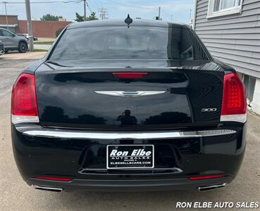 2015 Chrysler 300 Limited - Photo 9 - Macomb, IL 61455