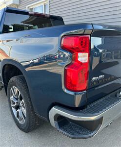 2021 Chevrolet Silverado 1500 LT   - Photo 11 - Macomb, IL 61455