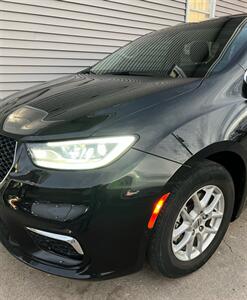 2022 Chrysler Pacifica Touring L   - Photo 5 - Macomb, IL 61455