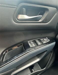 2025 Nissan Pathfinder SL - Photo 20 - Macomb, IL 61455