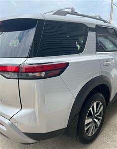 2025 Nissan Pathfinder SL - Photo 8 - Macomb, IL 61455