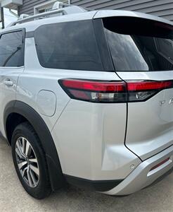 2025 Nissan Pathfinder SL - Photo 10 - Macomb, IL 61455